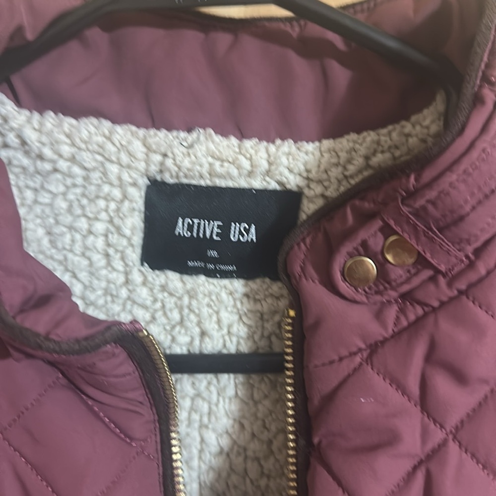 Active USA Women's Quilted Vest - Burgundy - Picture 2 of 5